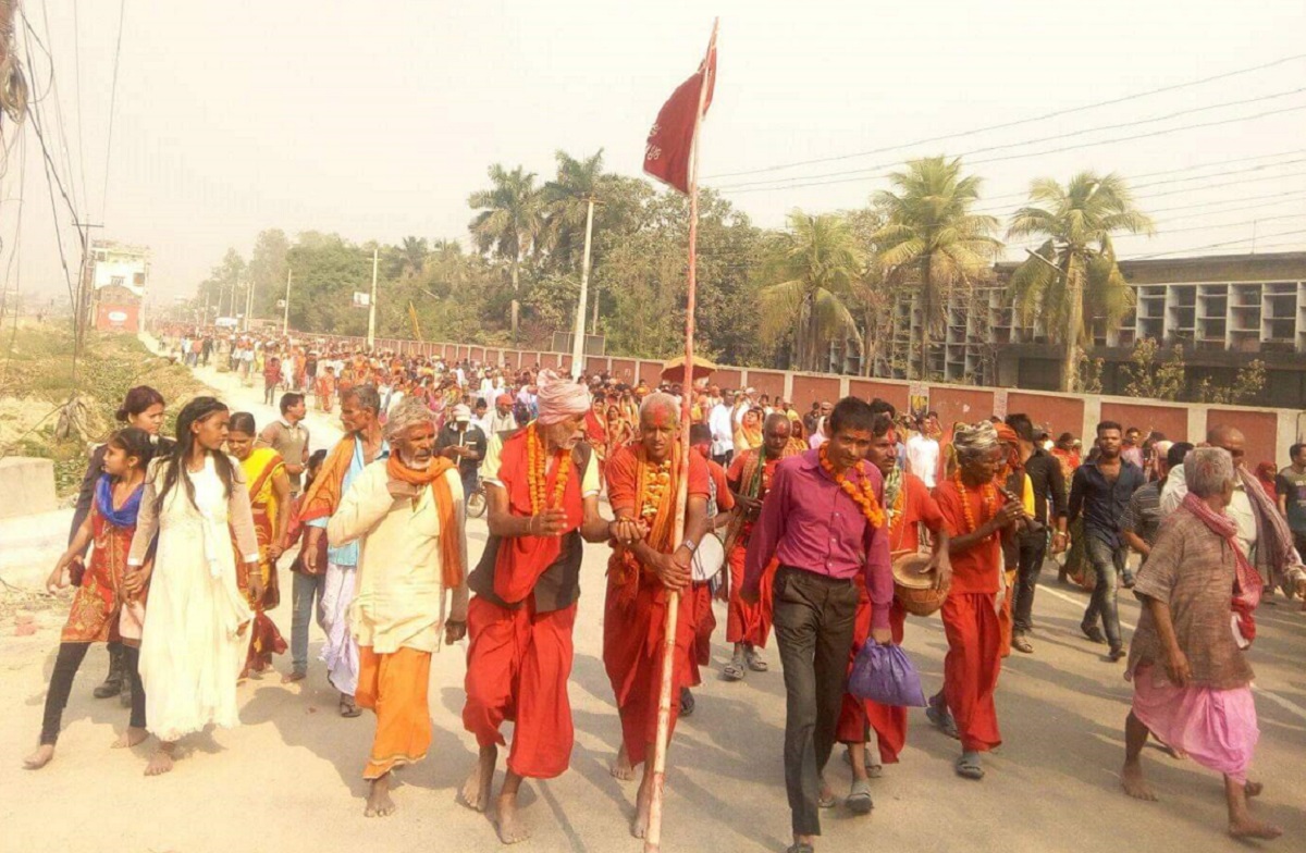 फागुन औंशीदेखि पूर्णिमासम्म चल्ने १५ दिने मिथिला परिक्रमाका सहभागीहरू। फाइल तस्बिर: राजेश अभिराज यादव